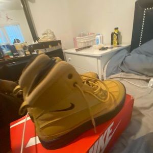 Nike boys woodside 2 high